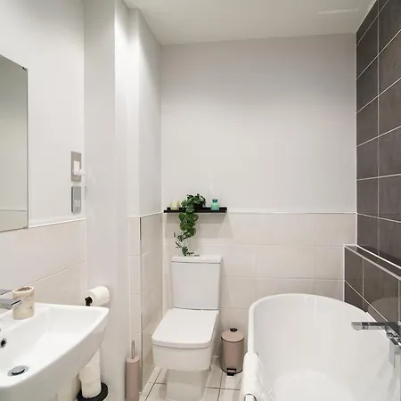 アパート Elegant Riverside Penthouse With City Views *