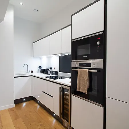 アパート Elegant Riverside Penthouse With City Views